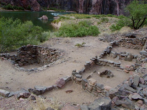 89 - Anasazi Indian ruins at the river