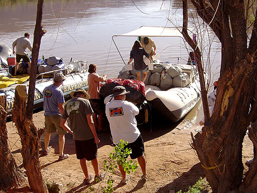 09 - Loading boat for three-day rafting